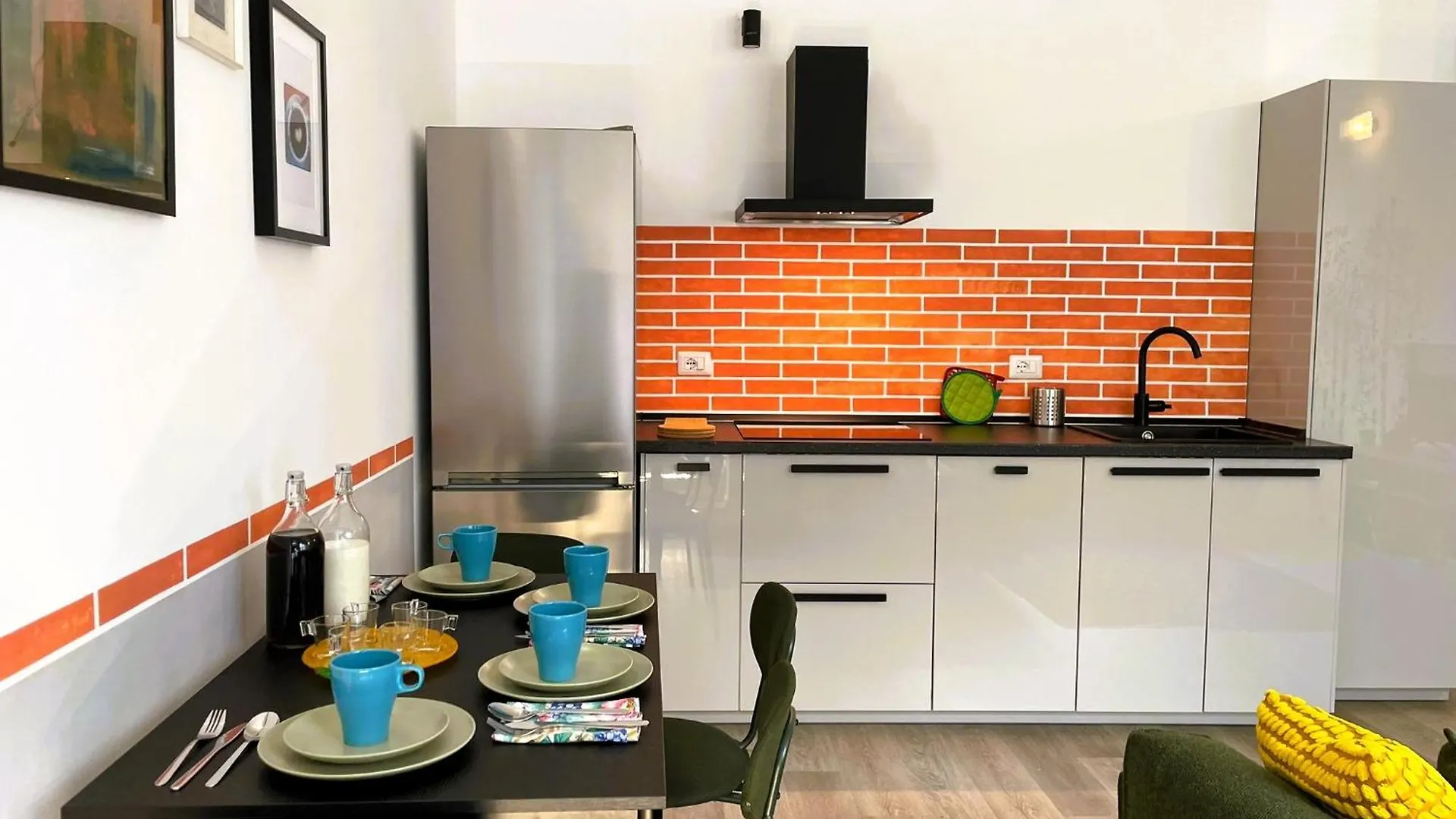 Elegante Appartamento In Tricolore Milan Apartment