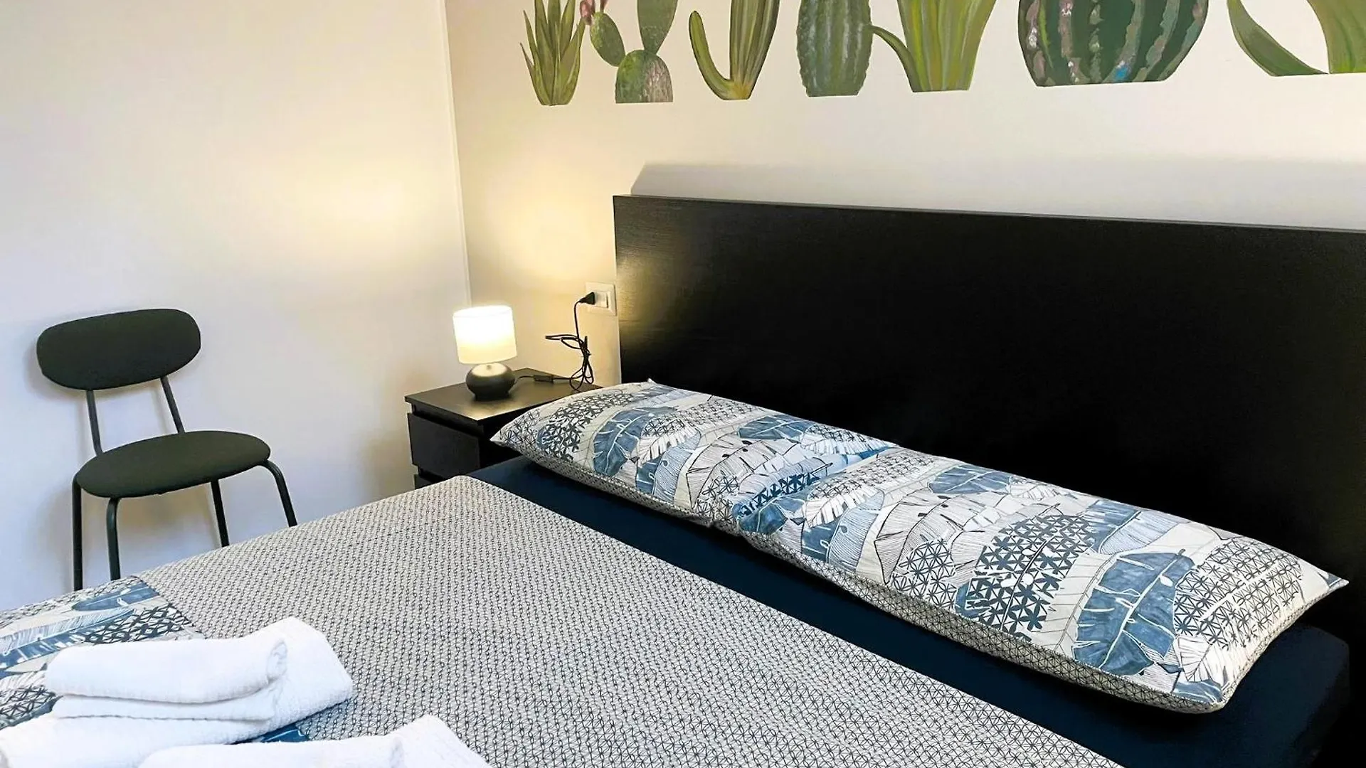 Apartment Elegante Appartamento In Tricolore Milan Italy