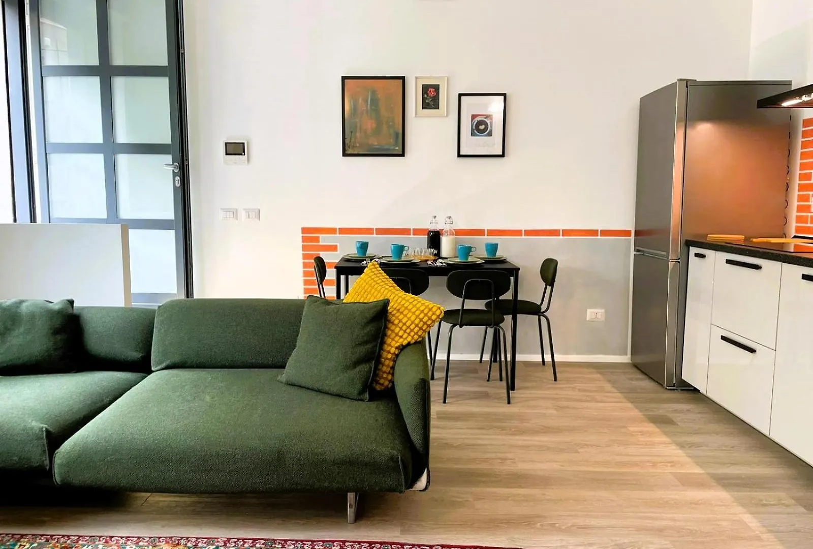 Apartment Elegante Appartamento In Tricolore Milan
